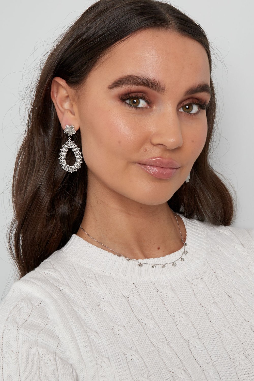 classic necklace with shell charms h5Picture4